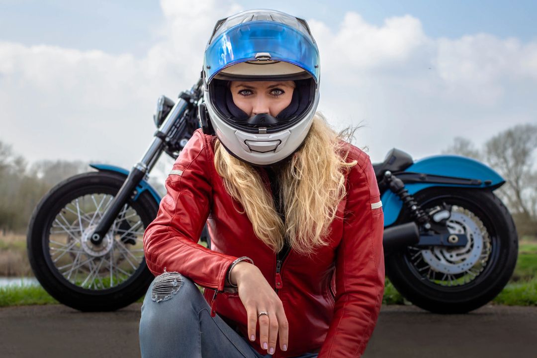 9 Best Full Face Helmet for Ladies! (We Tried Them Out!)